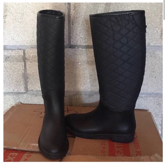 Zara Shoes - Zara quilted rain boots - black